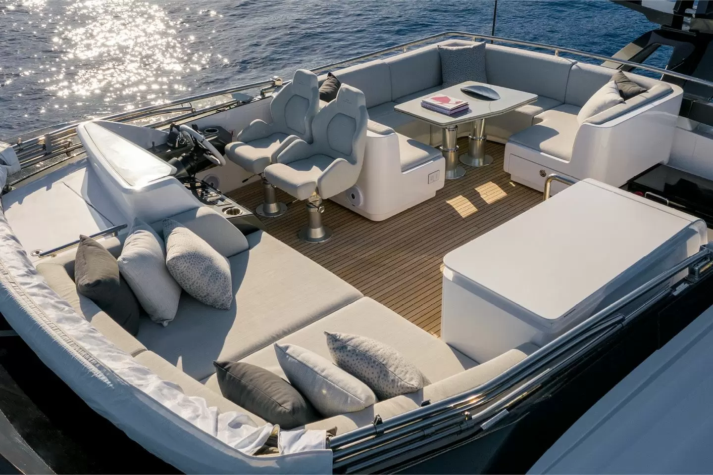 阿兹慕（azimut）S8游艇