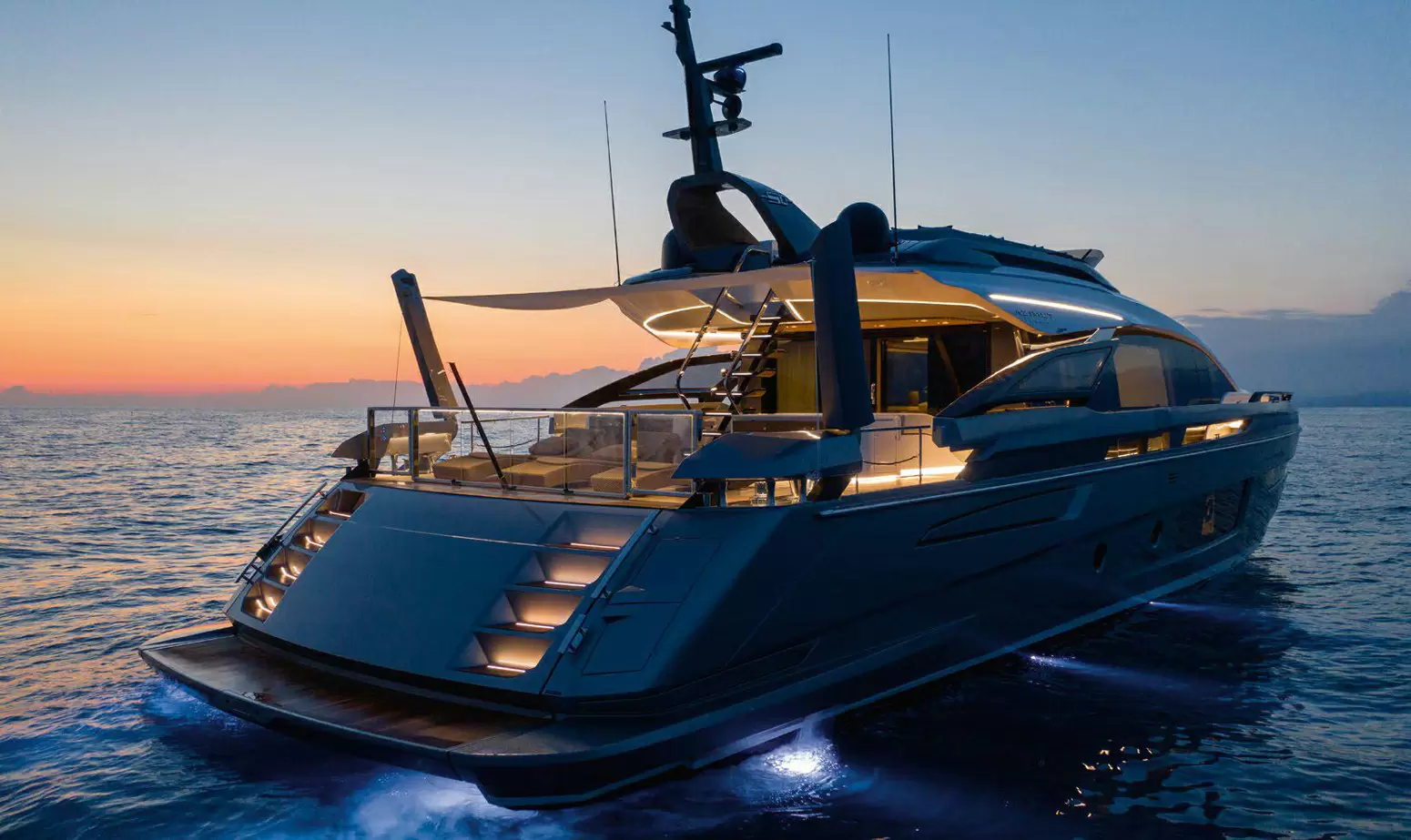 阿兹慕（azimut）S10游艇