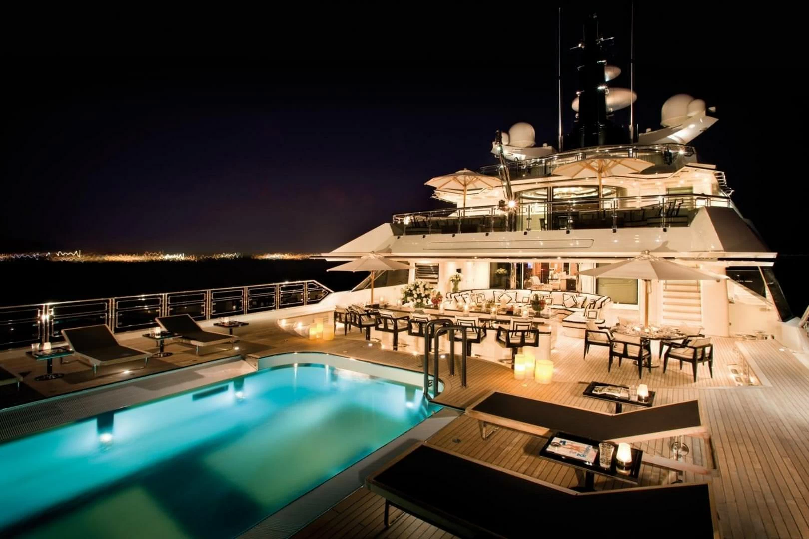 欧绅歌（Oceanco）Alfa Nero大型豪华游艇价格约2亿美元
