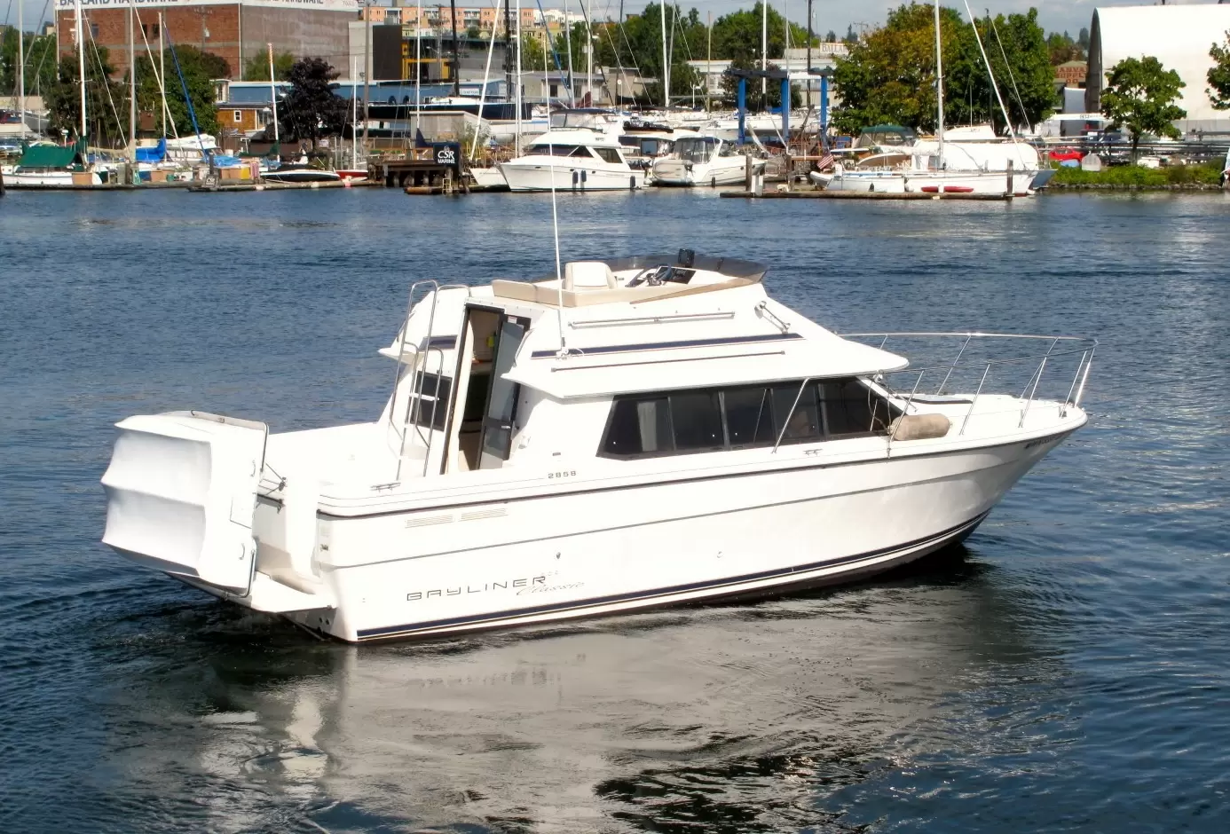 贝琳娜(Bayliner)2858游艇