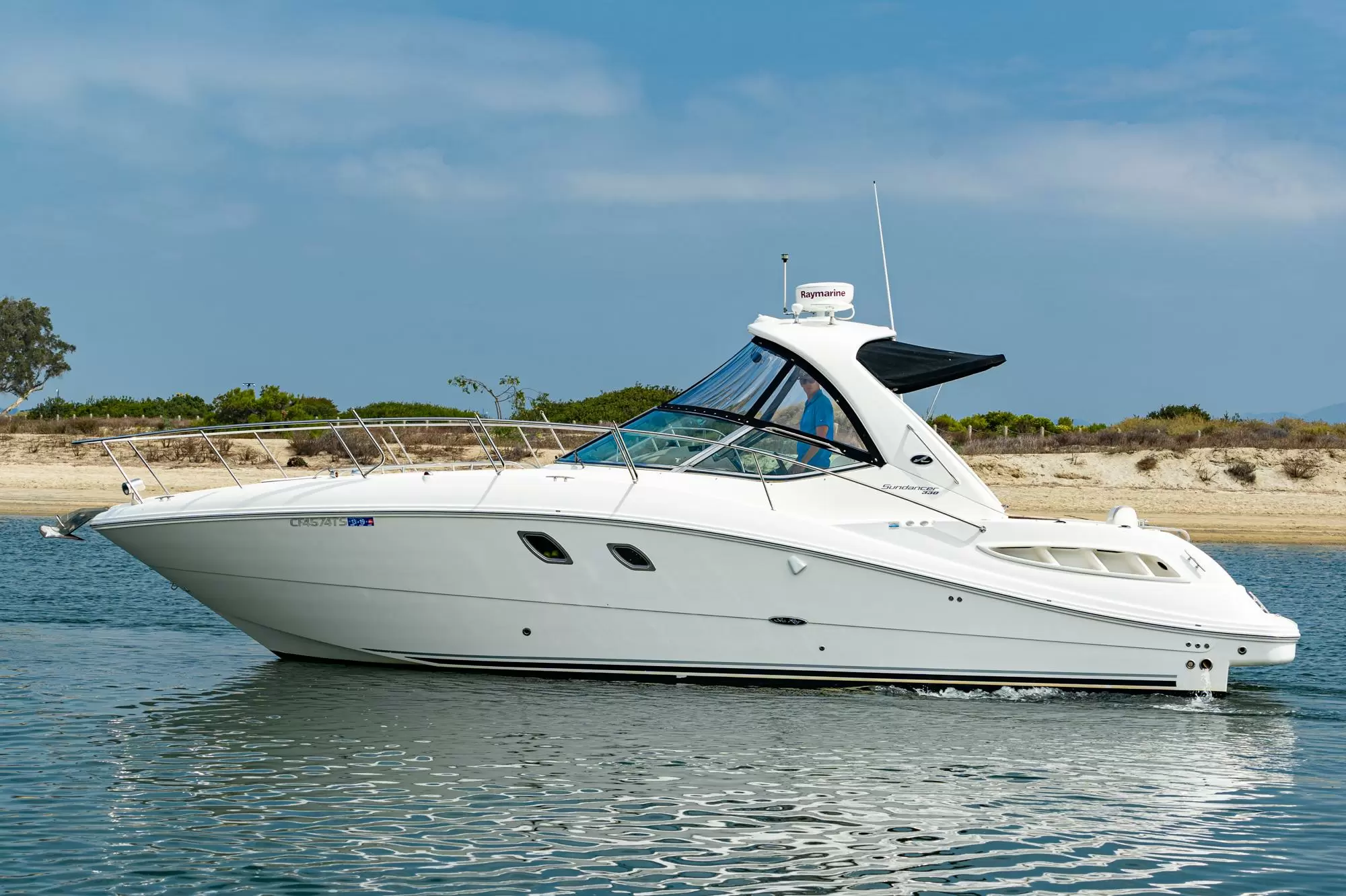 希瑞（SeaRay）330Sundancer小型私人游艇价格300万元