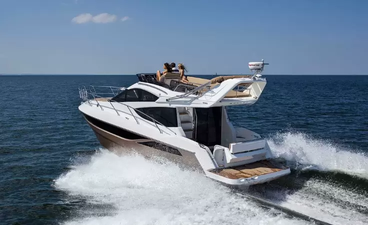 300至500万游艇有卡帝尔(Galeon)380飞桥游艇