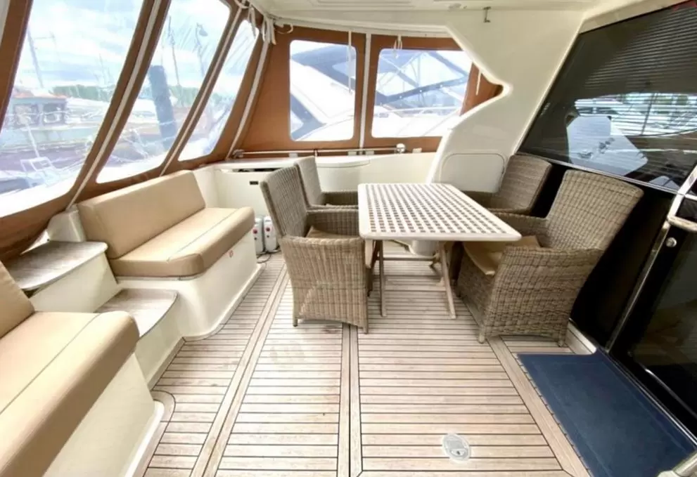 法拉帝（Ferretti）460二手游艇沙龙区
