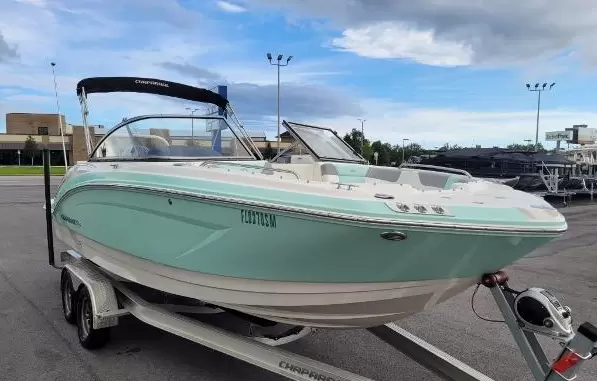 查帕拉尔（Chaparral）230SunCost小型游艇