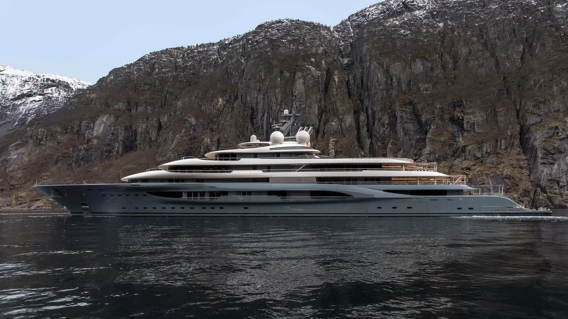 136米的乐顺(Lurssen)FlyingFox游艇