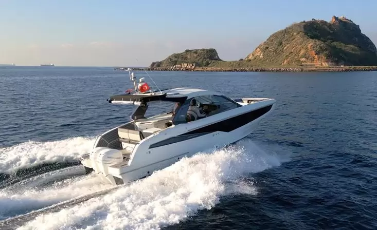 卡帝尔（Galeon）325GTO二手游艇价格49.5万欧元