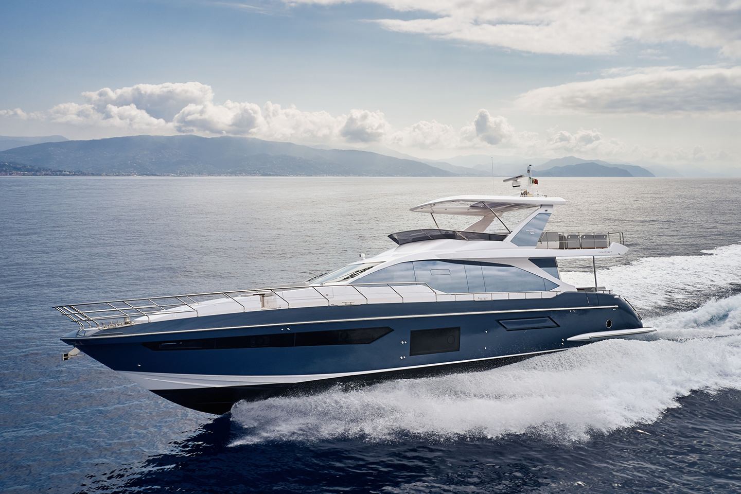 阿兹慕（Azimut）72尺飞桥游艇介绍 附参数图片