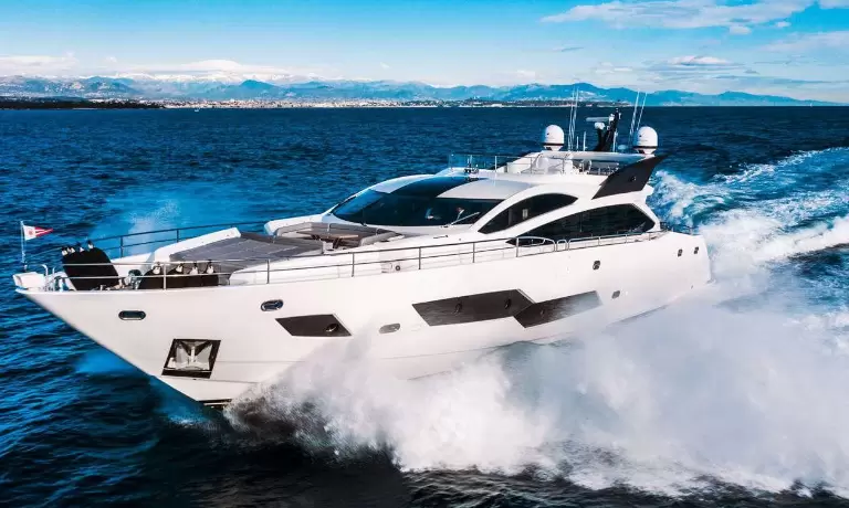 圣汐（Sunseeker）101飞桥游艇