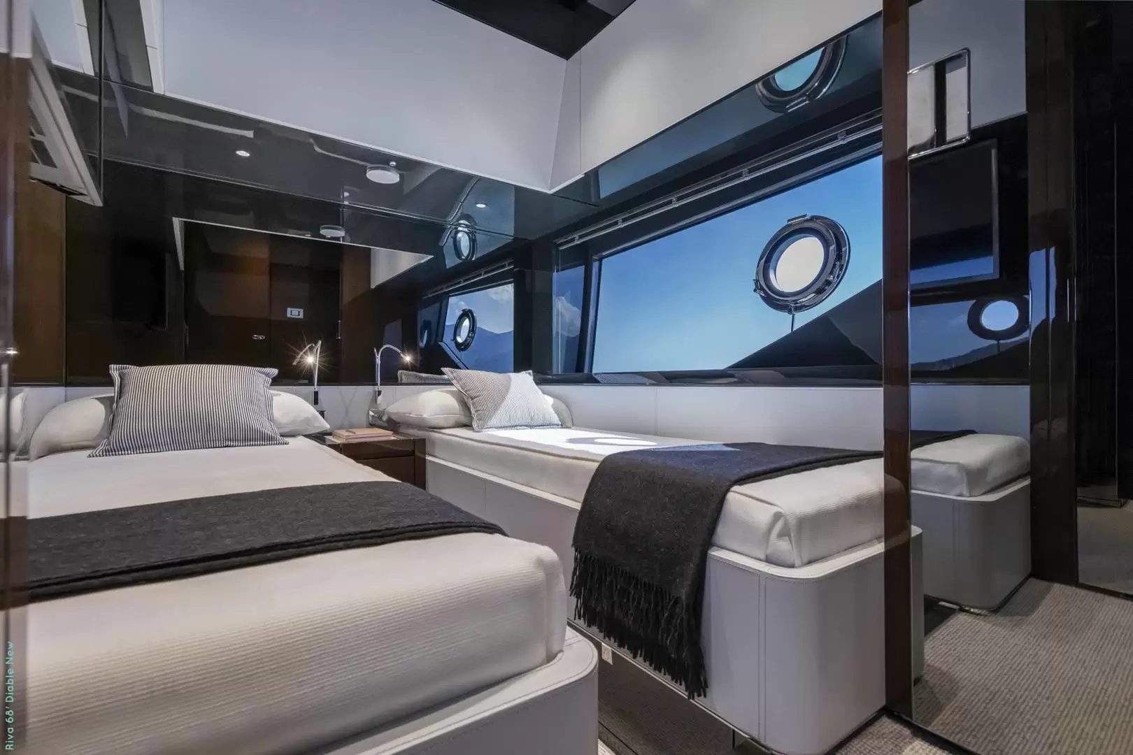 丽娃（Riva）68英寸Diable游艇