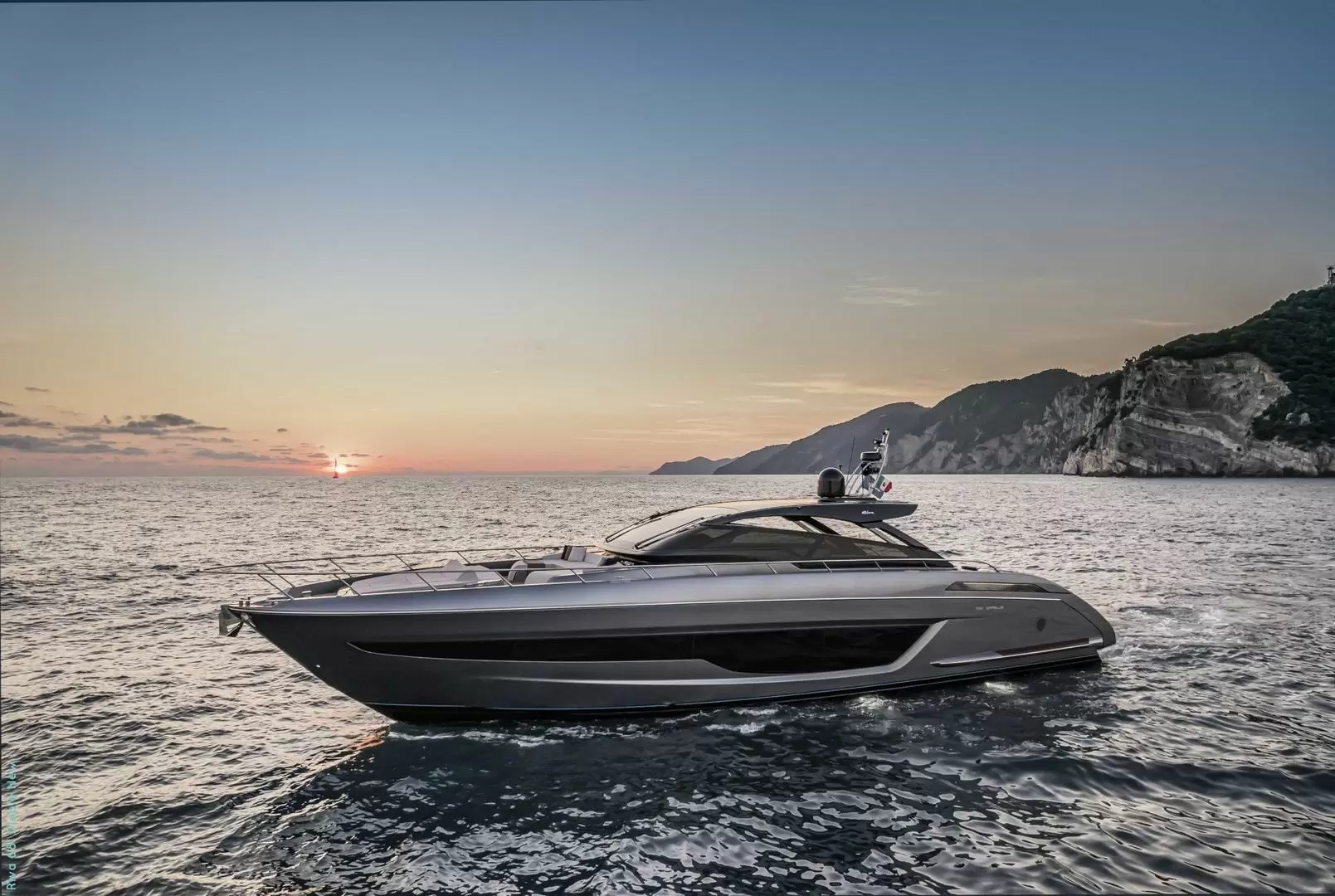 丽娃（Riva）68英寸Diable游艇