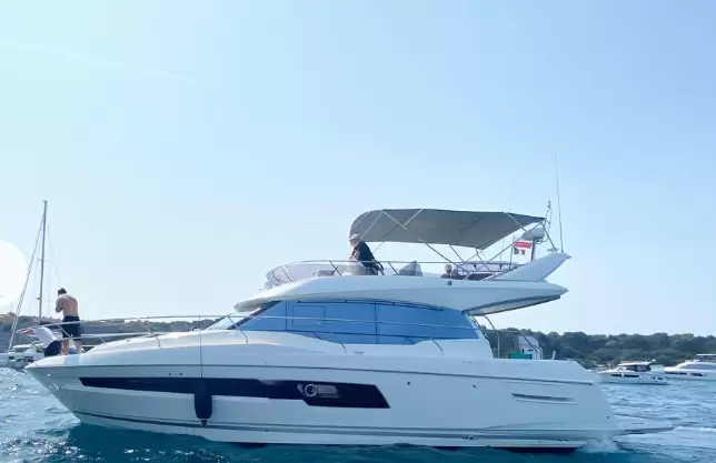 沛海驰（Prestige）460二手飞桥游艇价格85万欧元