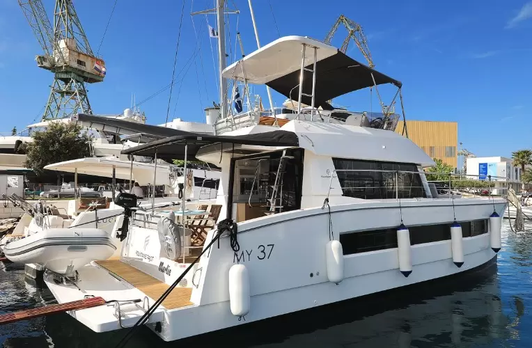 枫丹白露（Fountaine Pajot）MY37飞桥游艇