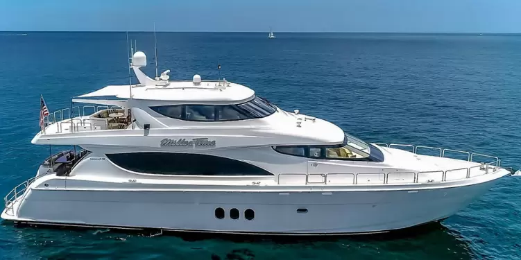 哈特雷斯(Hatteras)80飞桥钓鱼艇艇长24.32米,价格在5380万元至5500万元之间