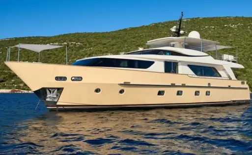 8000万左右的圣劳伦佐（Sanlorenzo）SD92飞桥游艇