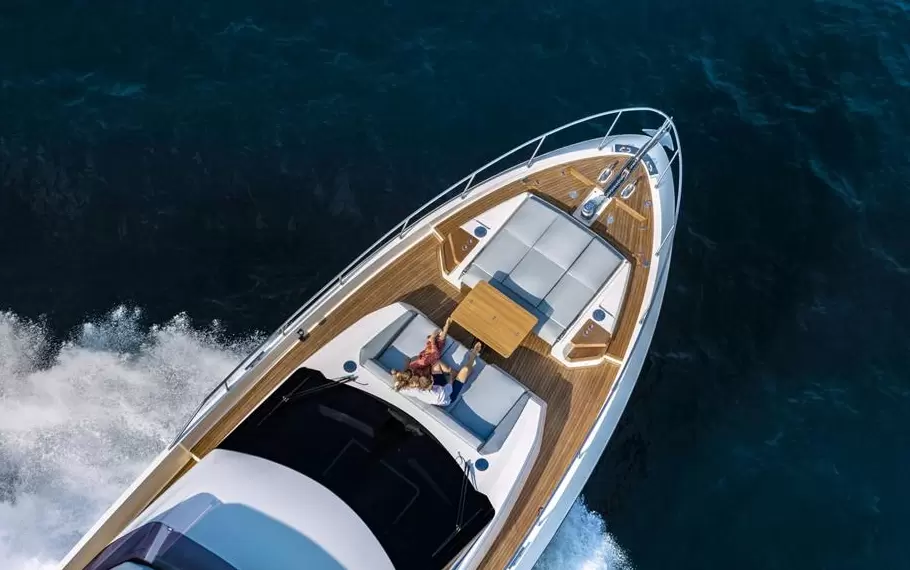 拉帝(Ferretti)720游艇出售信息