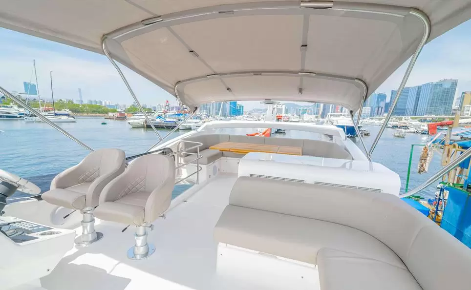 圣汐(Sunseeker)Manhattan55飞桥二手游艇价格178万美元