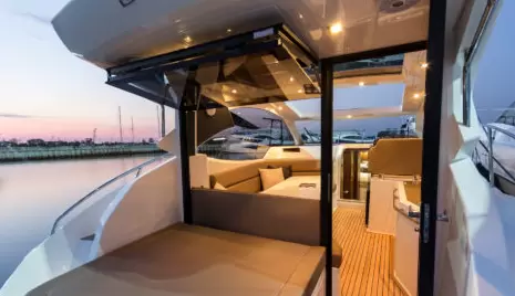 卡帝尔（Galeon）365HTS快艇价格为361万元