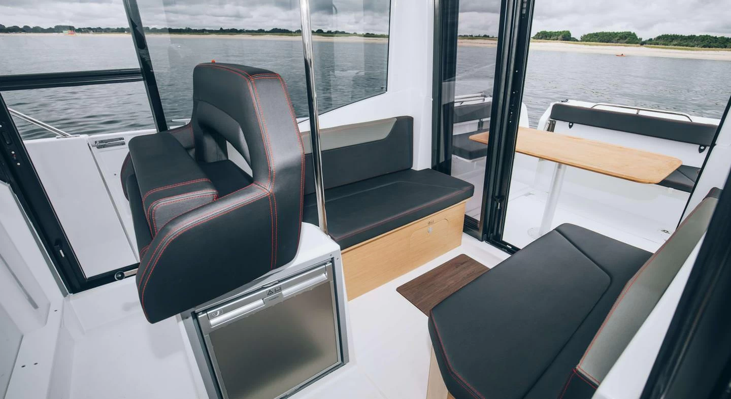 博纳多(Beneteau)Barracuda9钓鱼艇价格130万