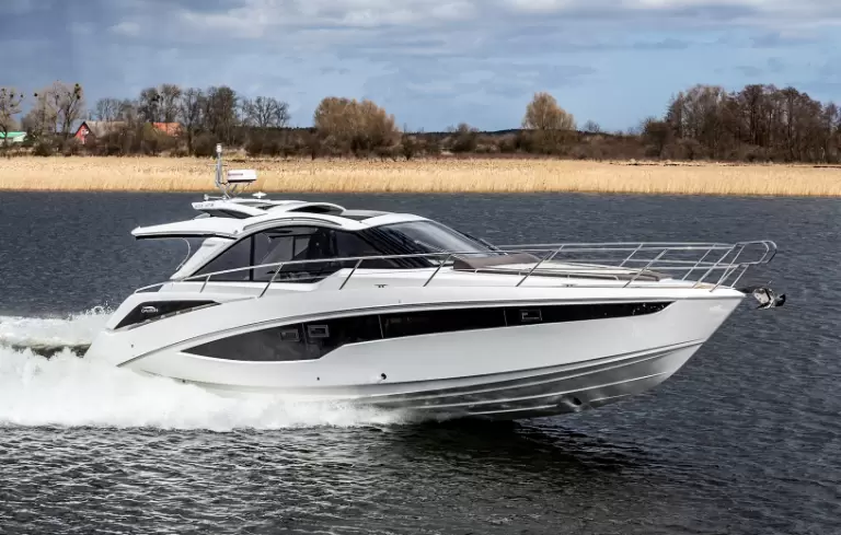 豪华品牌网提供卡帝尔（Galeon）365HTS快艇参数