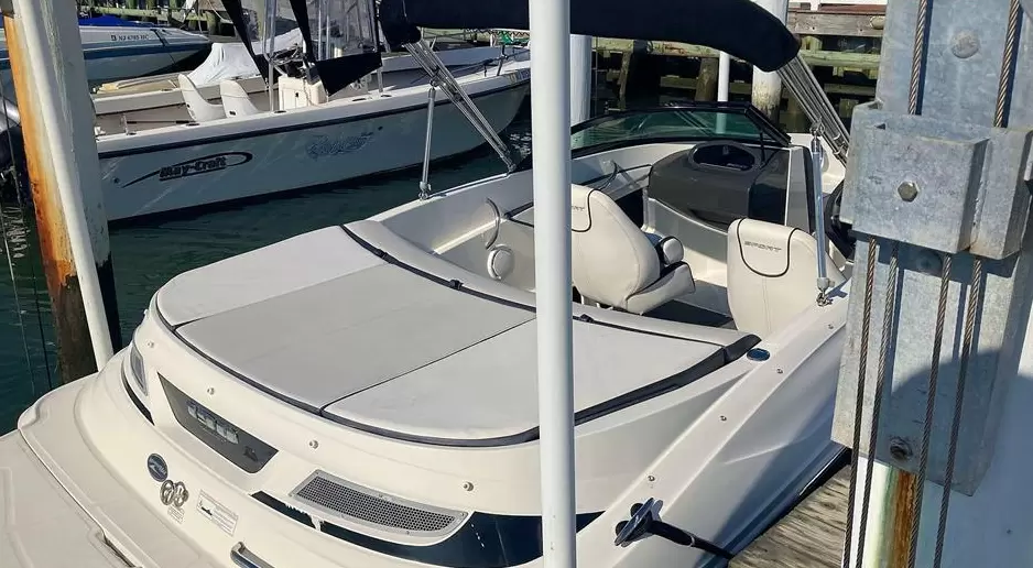 希瑞（SeaRay）190二手游艇价格为26500美元