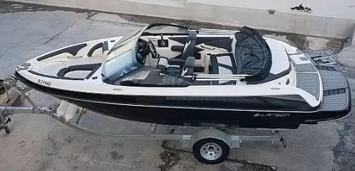 拉尔森（Larson）LSR2000游艇
