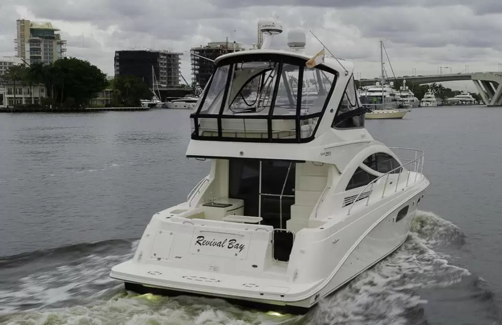 进口二手游艇希瑞(SeaRay)450SedanBridge游艇