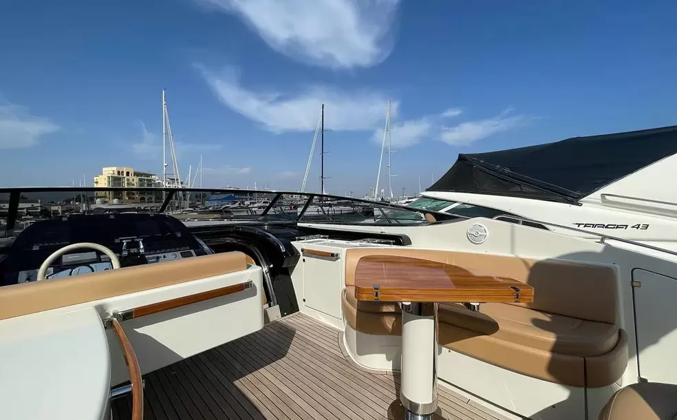 丽娃(Riva)Rivale52二手游艇驾驶舱