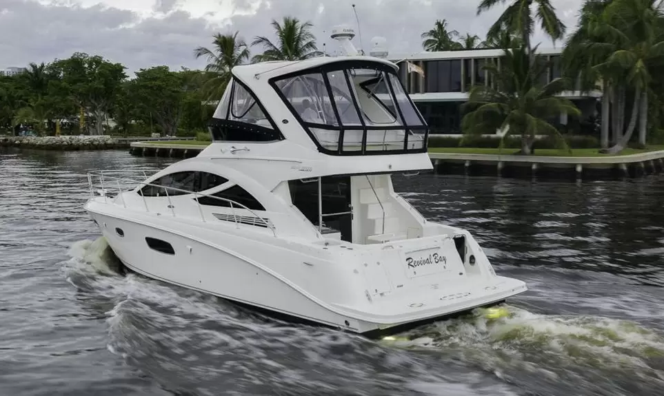 进口二手游艇希瑞(SeaRay)450SedanBridge游艇