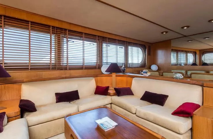 国际知名游艇品牌贝尼蒂(Benetti)79二手飞桥游艇室内沙龙