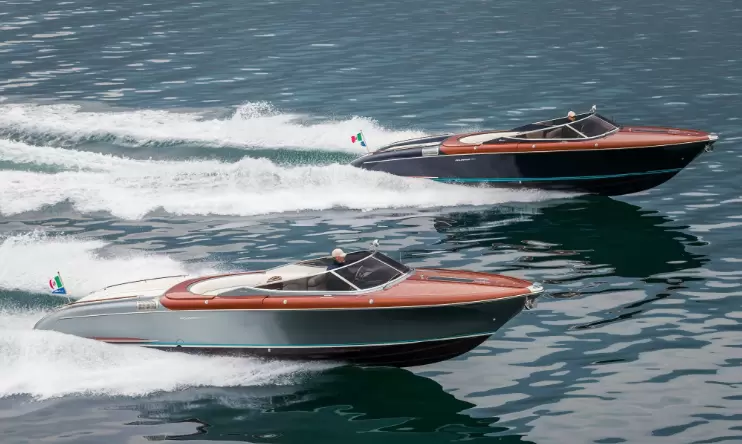 丽娃（Riva）AquarivaSuper33快艇价格在618-649万元之间