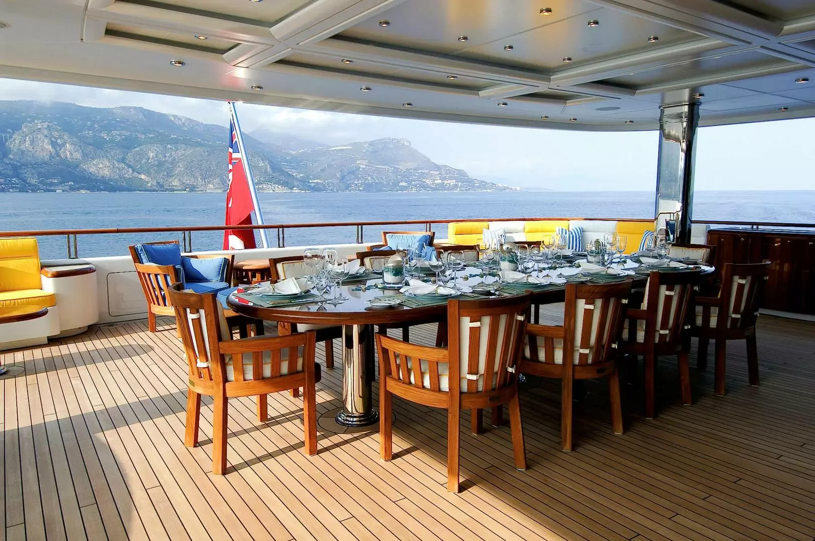 乐顺（Lurssen）Oasis超级游艇尾舱餐厅