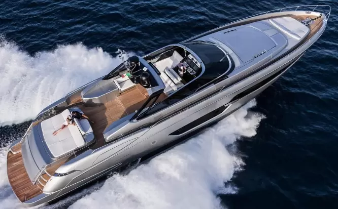 丽娃(Riva)88Florida游艇价格为6618-6688万元