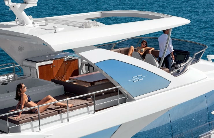 阿兹慕（Azimut）80飞桥游艇