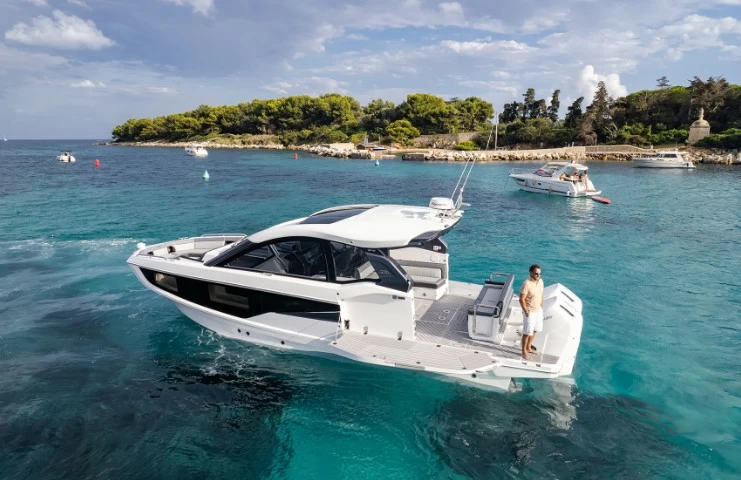 波兰游艇品牌卡帝尔(Galeon)375GTO快艇
