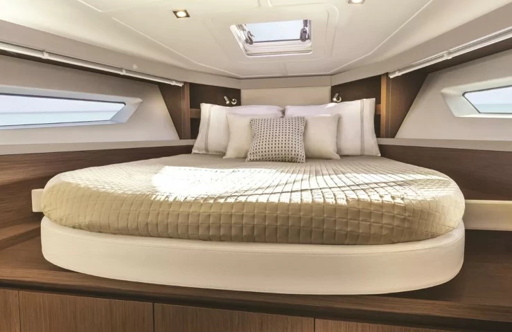 博纳多（Beneteau）GT40运动游艇主人舱