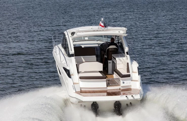 世界著名游艇品牌卡帝尔（Galeon）335HTS快艇