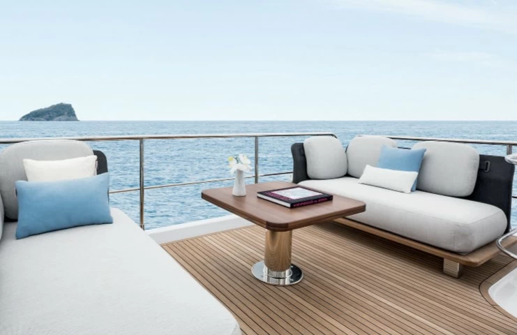 阿慕兹（Azimut）55飞桥游艇
