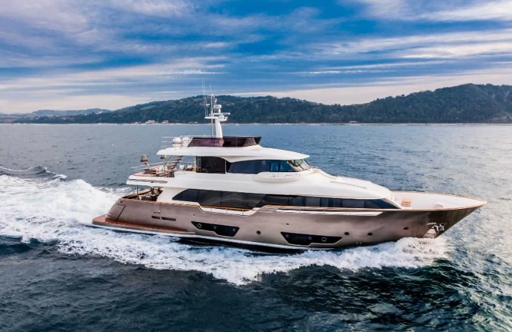 全新豪华游艇推荐 定制法拉帝Navetta28游艇 附价格