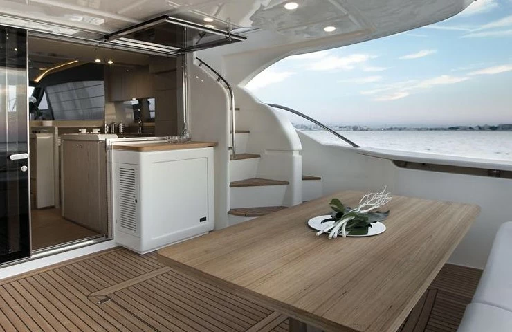 法拉帝（Ferretti）650豪华游艇