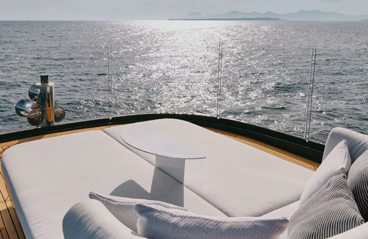 贝尼蒂（Benetti）Motopanfilo37M游艇顶层休息区