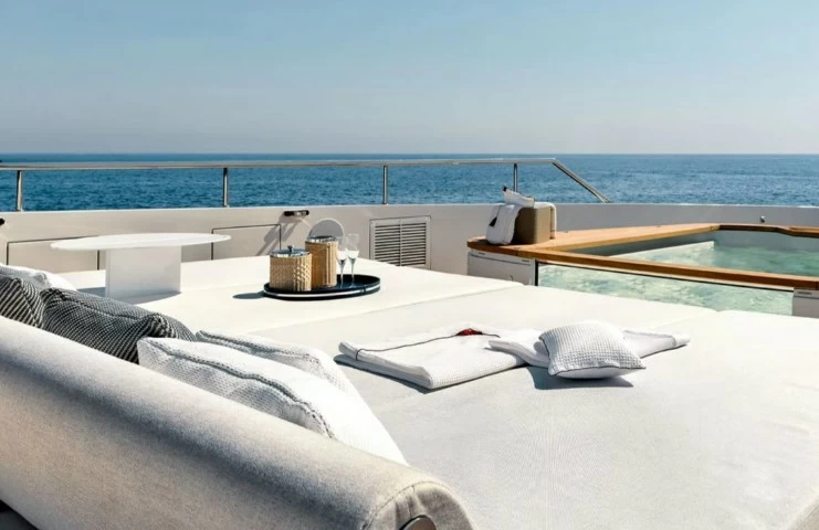 贝尼蒂（Benetti）Motopanfilo37M游艇一层休闲区