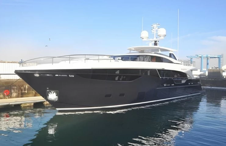 公主（Princess）35M二手飞桥游艇售价1150万欧元