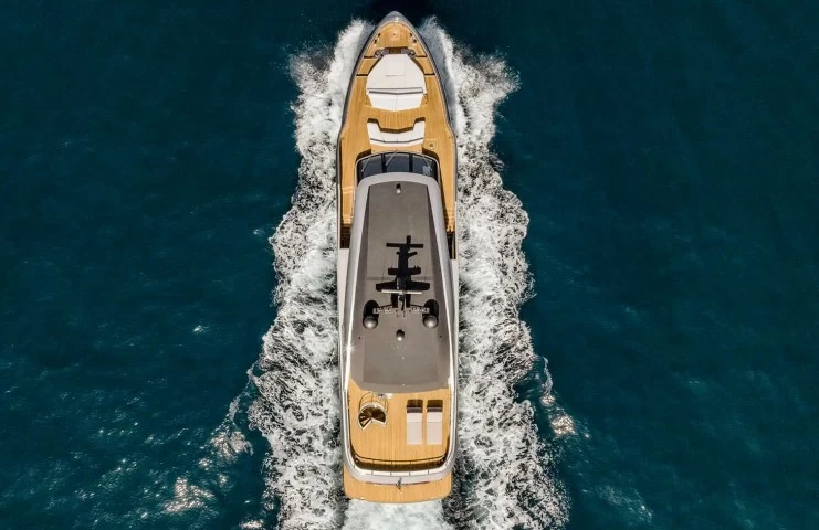 阿兹慕（Azimut）麦哲伦30M游艇
