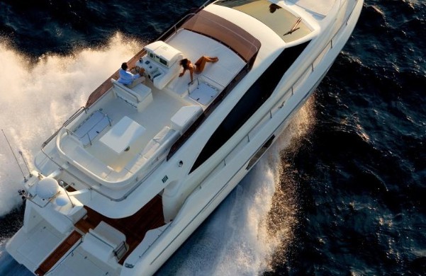 世界十大游艇品牌：法拉帝(Ferretti)530飞桥游艇