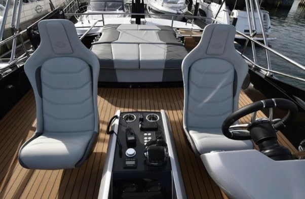 圣汐（Sunseeker）65二手飞桥游艇价格219.5万欧元