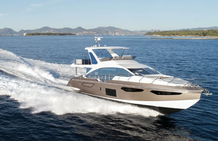 阿兹慕（Azimut）60飞桥游艇