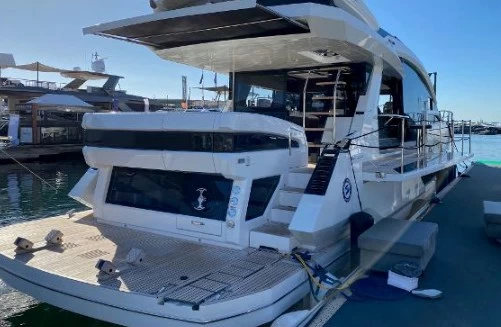 卡帝尔(Galeon)650Skydeck游艇