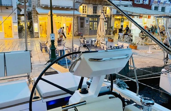 博纳多（Beneteau）遨享仕62二手帆船
