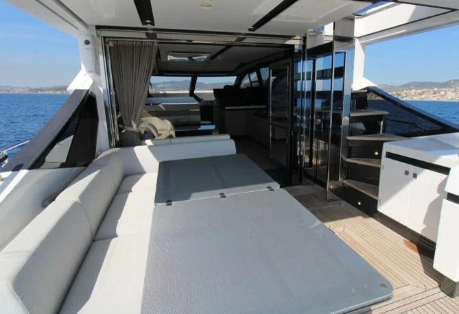 阿兹慕(Azimut)S7二手飞桥游艇价格250万元