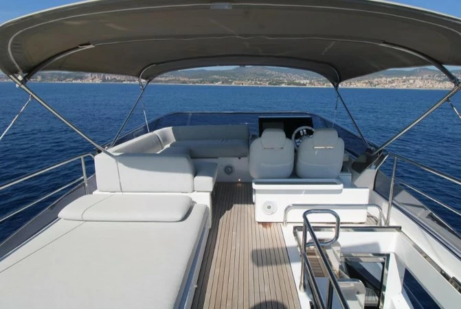 阿兹慕(Azimut)S7飞桥二手游艇价格